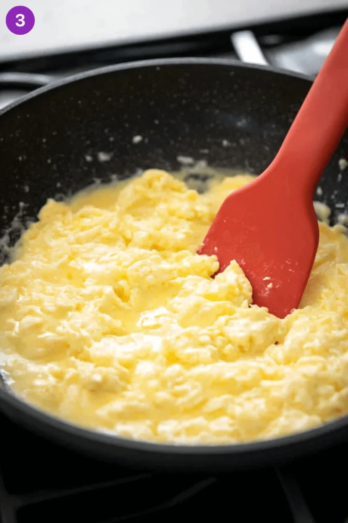 scrambled eggs with cottage cheese-Step3