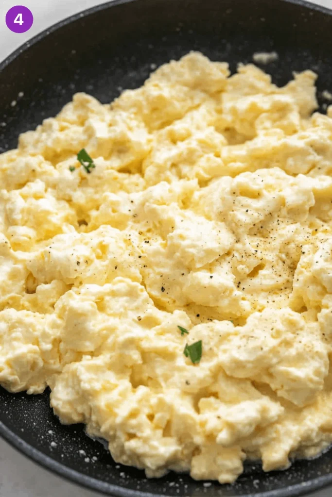 scrambled eggs with cottage cheese-Step4